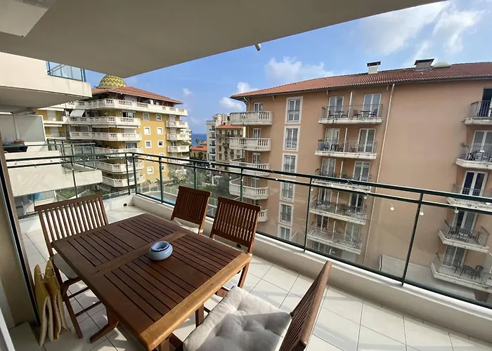 Nice Magnan 2P-Piscine, Clim, Parking